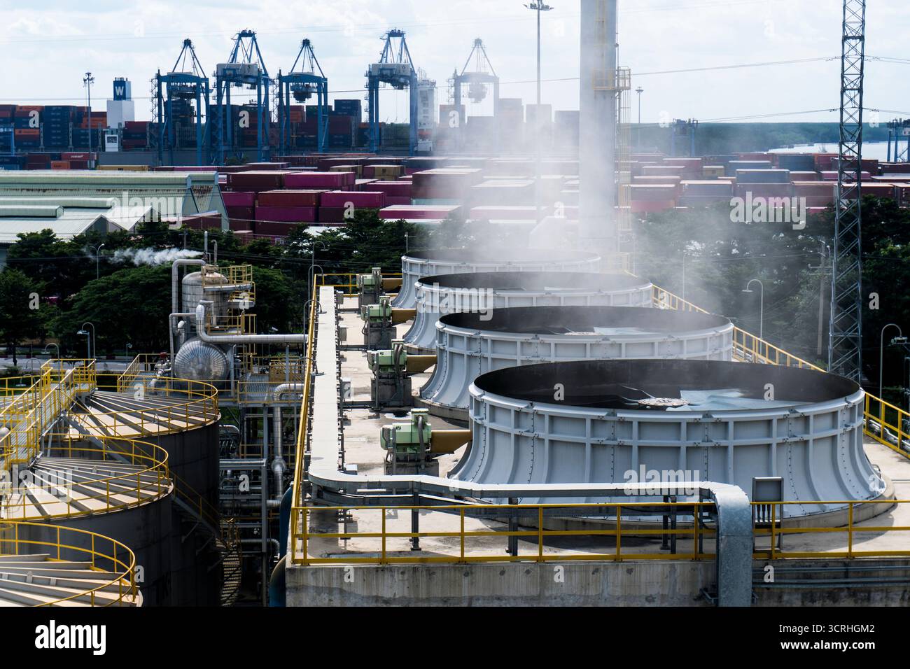 Vaporizzazione sulla ventola della torre di raffreddamento Foto Stock
