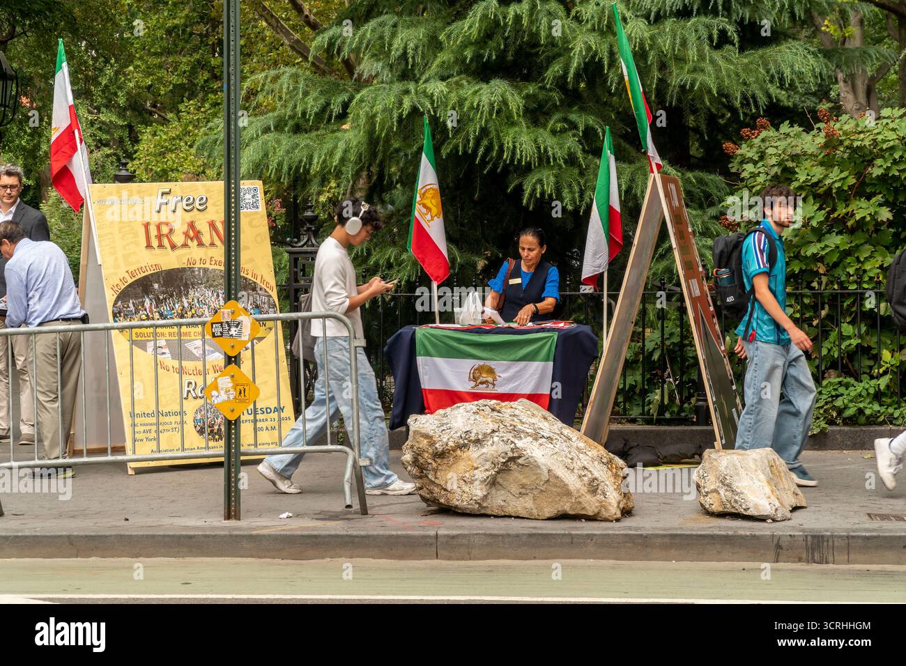 Sensibilizzazione iraniana-americana per la loro manifestazione contro il governo dell'Iran durante l'Assemblea generale delle Nazioni Unite, vista al Greenwich Village martedì 16 settembre 2025. (© Richard B. Levine) Foto Stock