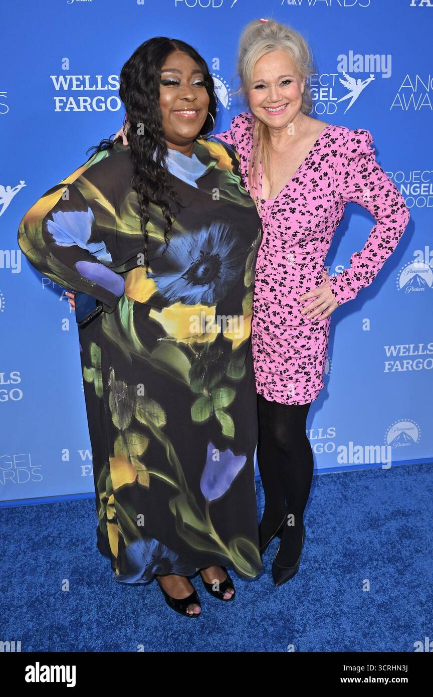 Loni Love, Caroline Rhea agli arrivi per Project Angel Food S 2025 Angel Awards, Paramount Pictures Studios, Los Angeles, CA, settembre 27, 2025. foto di: Michael Mattes/Everett Collection Foto Stock