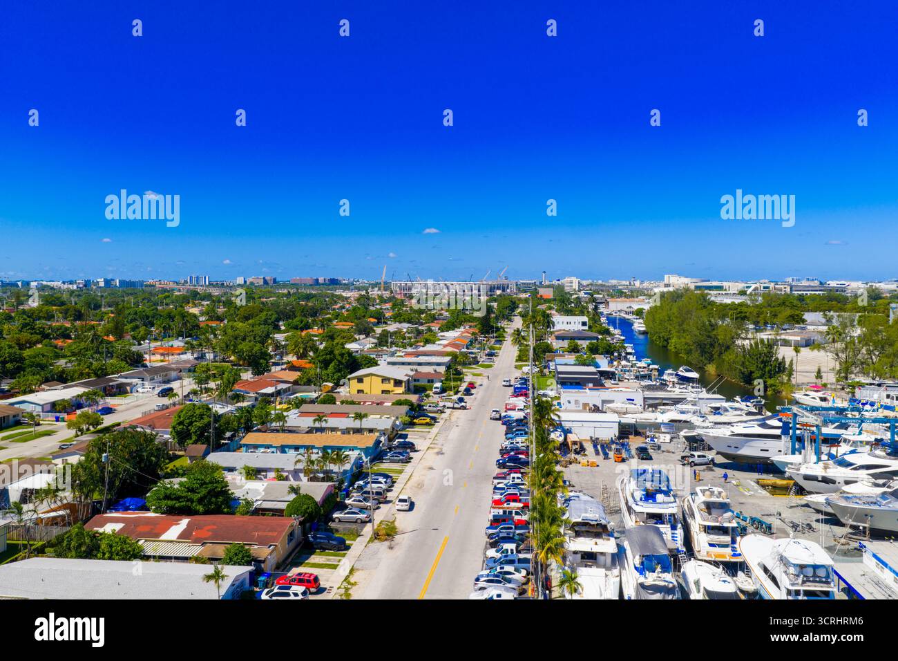 Miami, FL, USA - 30 settembre 2025: Foto aerea del Miami Freedom Park, uno stadio di calcio a due passi dall'aeroporto internazionale di Miami Foto Stock