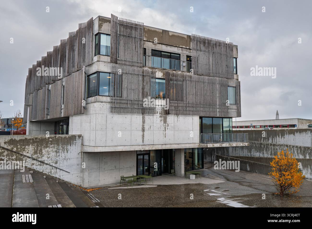 Veröld, hús Vigdísar presso l'Università dell'Islanda, sede del punto di riferimento per gli studi linguistici moderni, aperto nel 2017, Reykjavík Foto Stock