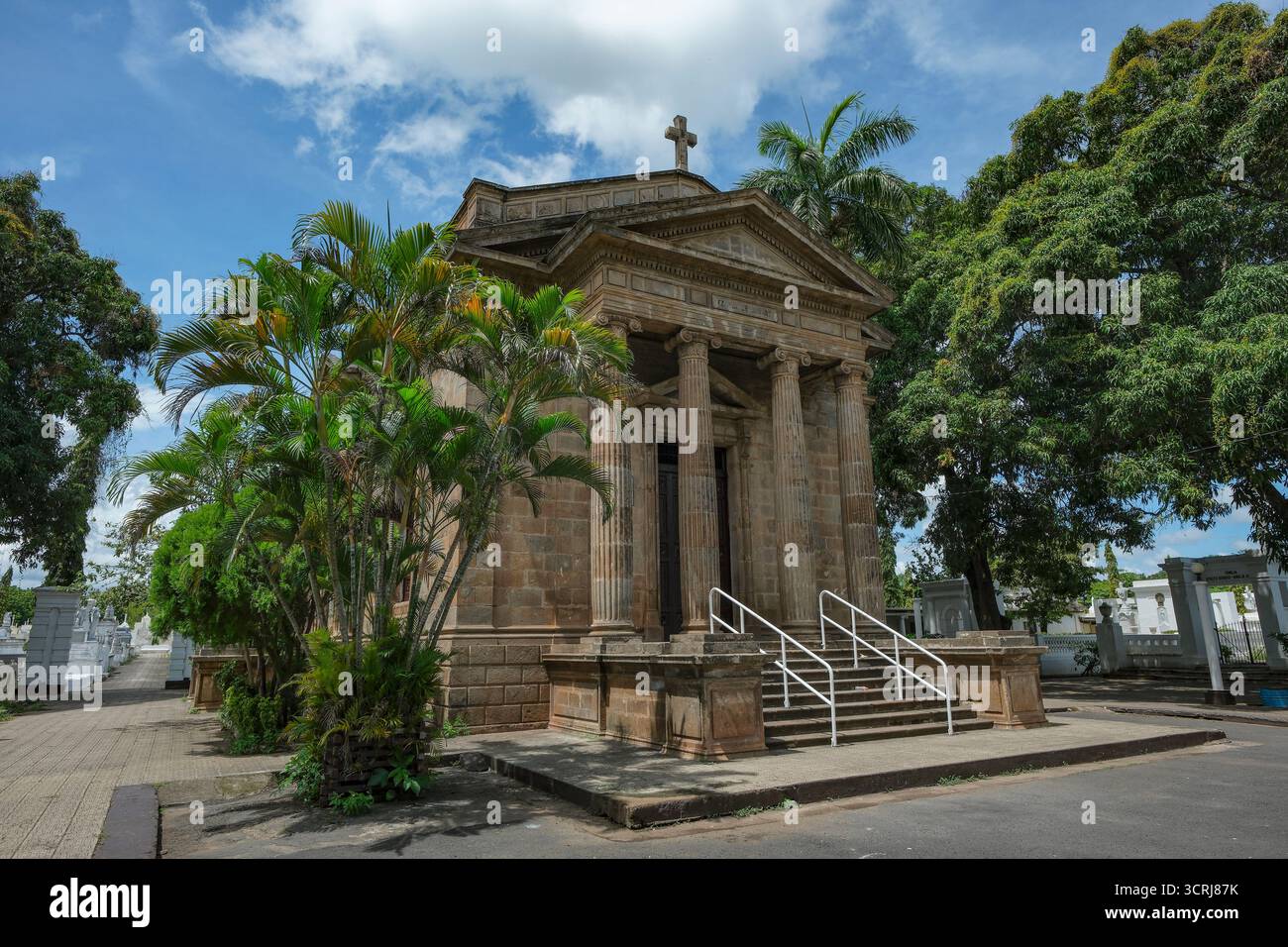 Granada, Nicaragua - 30 settembre 2025: Cappella delle Anime nel Cimitero di Granada, Nicaragua. Foto Stock
