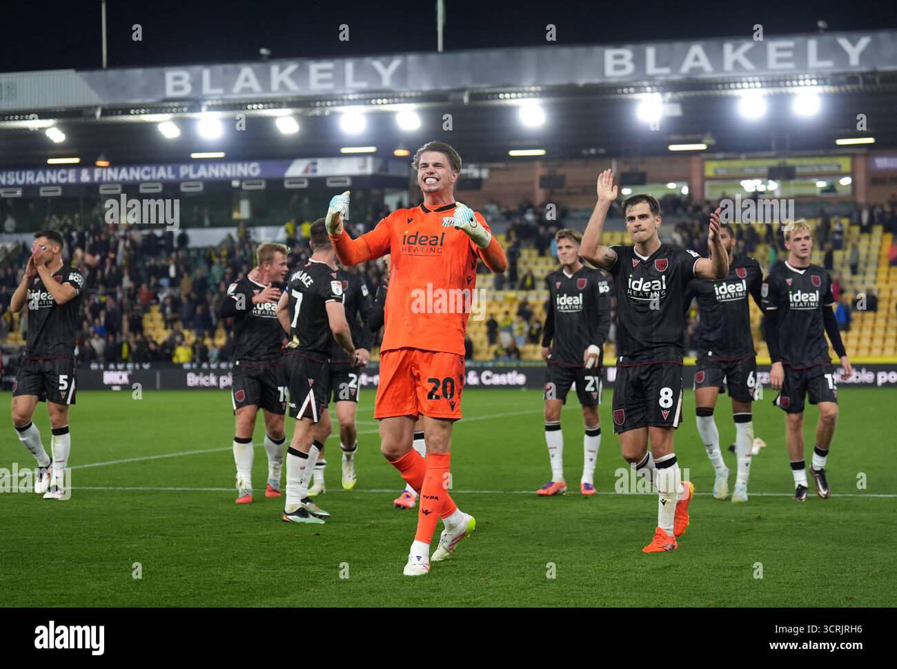 Il portiere del West Bromwich Albion Josh Griffiths festeggia il match per lo Sky Bet Championship a Carrow Road, Norwich. Data foto: Mercoledì 1 ottobre 2025. Foto Stock