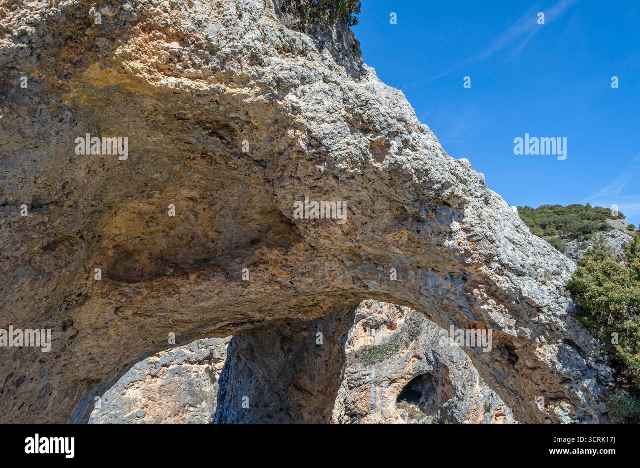 Finestra del Diavolo (spagnolo: Ventano del Diablo), un esempio di erosione carsica sulla roccia calcarea nel Parco naturale della Serrania de Cuenca, Castilla la Mancha Foto Stock