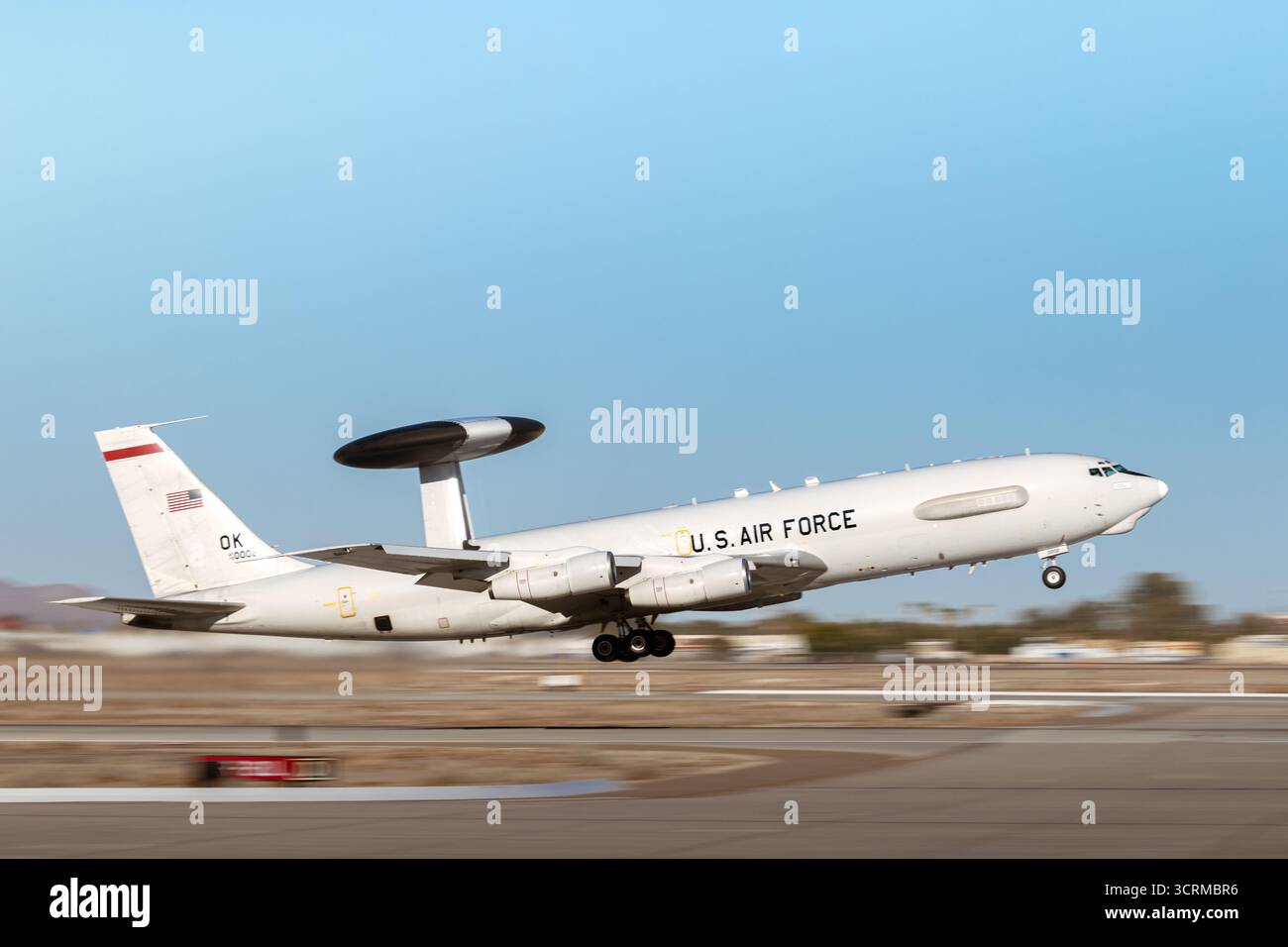 Un e-3 Sentry (AWACS) della U.S. Air Force con Air Combat Command, 552d Air Control Wing fuori dalla Tinker Air Force base decolla durante una Large Force Exercis Foto Stock