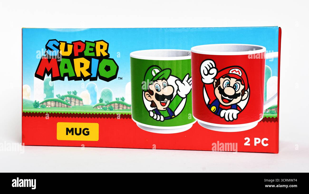Tazze ufficiali Super Mario by Nintendo con personaggi di Mario e Luigi, set da collezione di due tazze Foto Stock