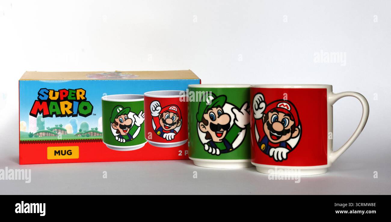 Tazze ufficiali Super Mario by Nintendo con personaggi di Mario e Luigi, set da collezione di due tazze Foto Stock