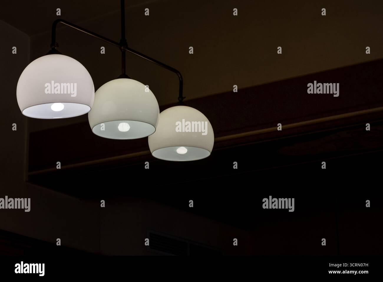 tre sfere luminose per plafoniera Foto Stock