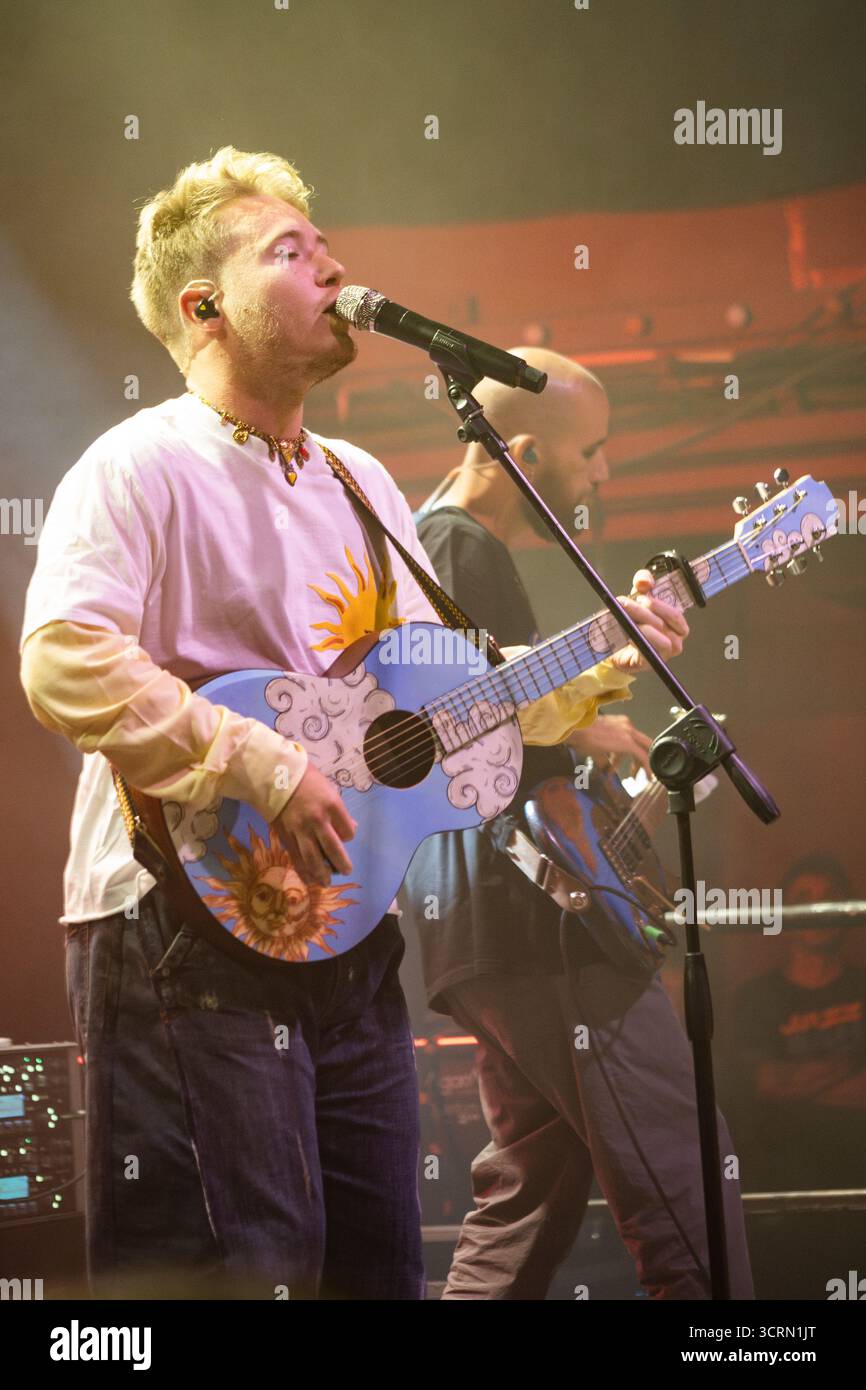 BARCELLONA, ESPAÑA – SETTEMBRE 30. Alfa en concierto en la sala Apolo el 30 de septiembre de 2025 en Barcelona, España. (Foto por Fernando Pérez) Foto Stock