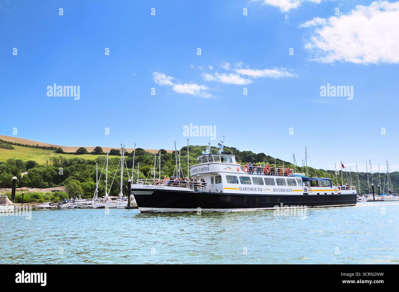 Dartmouth River Boat "Cardiff Castle", la più grande nave della flotta aziendale che trasporta passeggeri tra Totnes e Dartmouth, River Dart, Devon Inghilterra Regno Unito Foto Stock