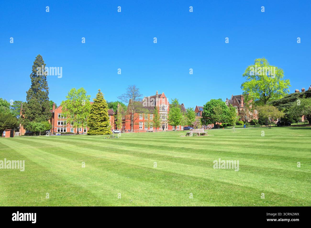 Esterno e terreni dell'Epsom College, un'importante scuola indipendente per ragazzi e ragazze dagli 11 ai 18 anni. Surrey, Inghilterra, Regno Unito. Scuole pubbliche private Foto Stock