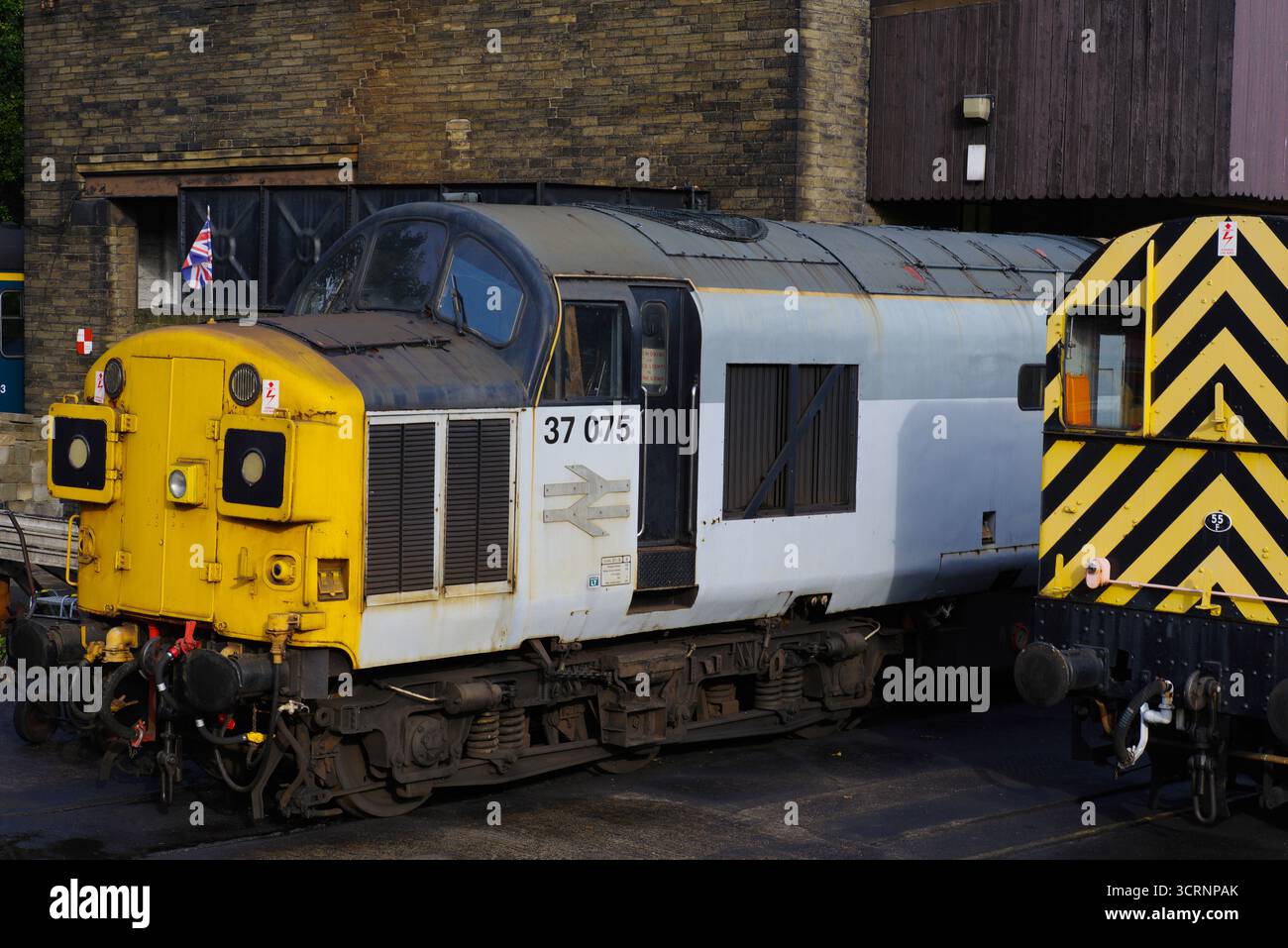 37 075, BR, tipo 3, Classe 37, CO-CO, diesel, elettrico, D0266, Keighley & Worth Valley Railway, West Yorkshire, Inghilterra, Regno Unito, Foto Stock