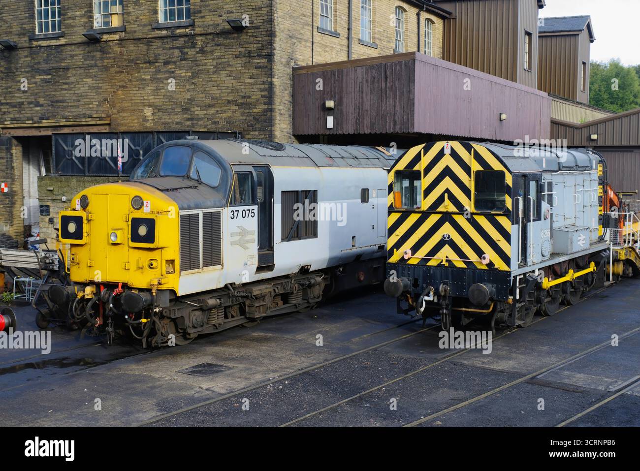 37 075, BR, tipo 3, Classe 37, CO-CO, diesel, elettrico, D0266, Keighley & Worth Valley Railway, West Yorkshire, Inghilterra, Regno Unito, Foto Stock