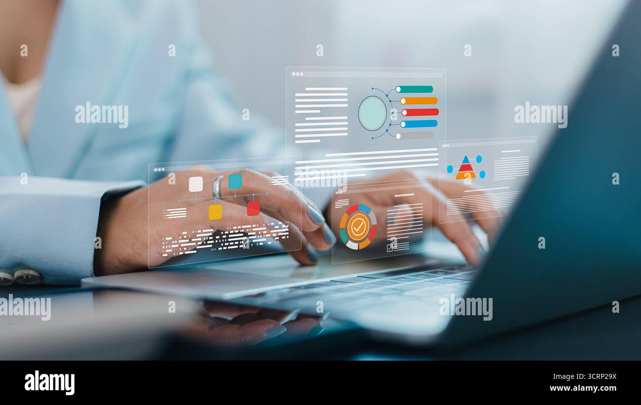 Primo piano di una donna d'affari che lavora su un notebook con dashboard di analisi dei dati digitali, grafici di report aziendali e tecnologia di visualizzazione per il settore finanziario Foto Stock