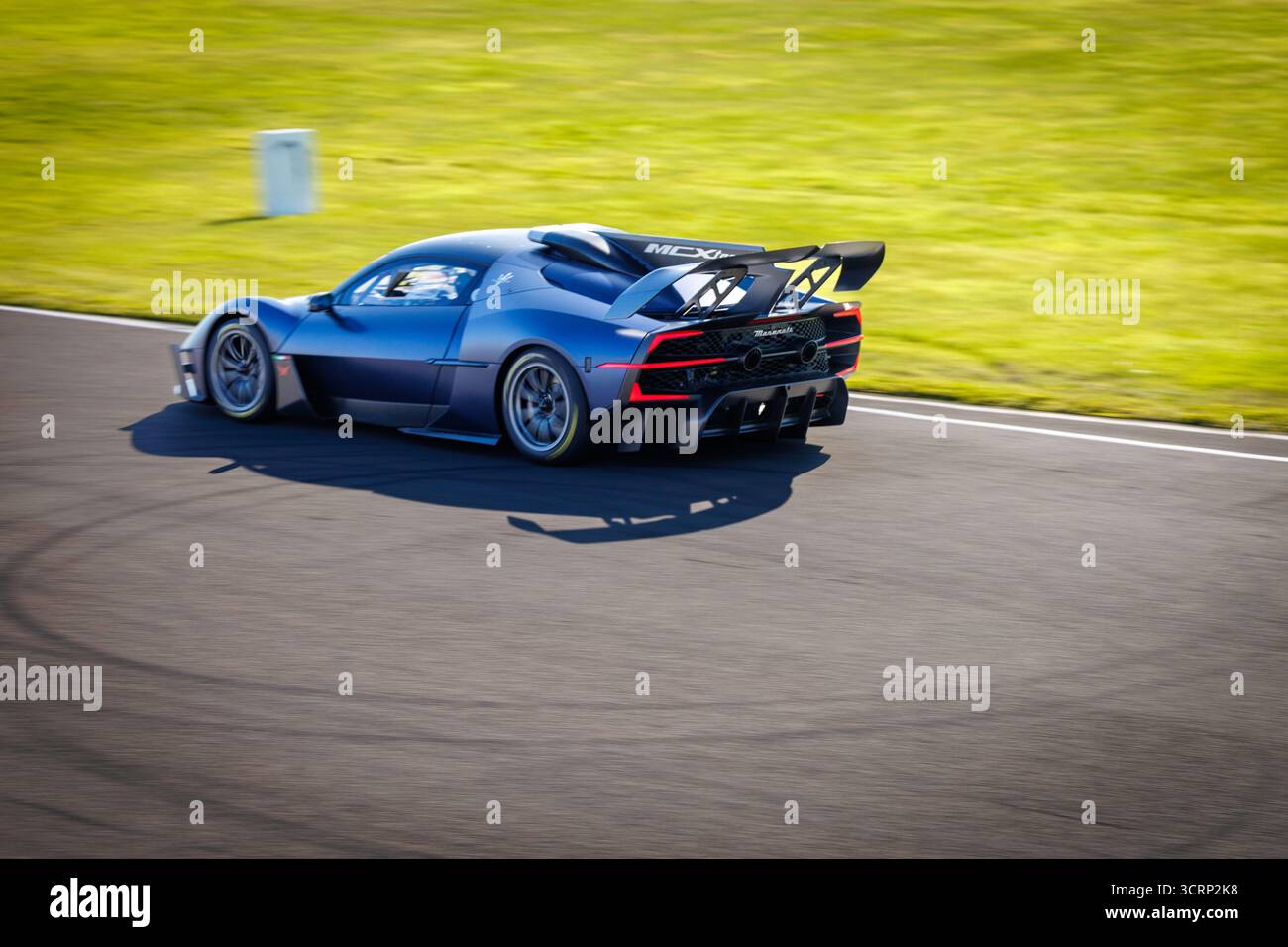 Maserati MCXtrema supercar ad alte prestazioni sul circuito di Anglesey durante il trackday Mission Motorsport, nel soleggiato mese di settembre, evento di velocità Motorsport britannico Foto Stock