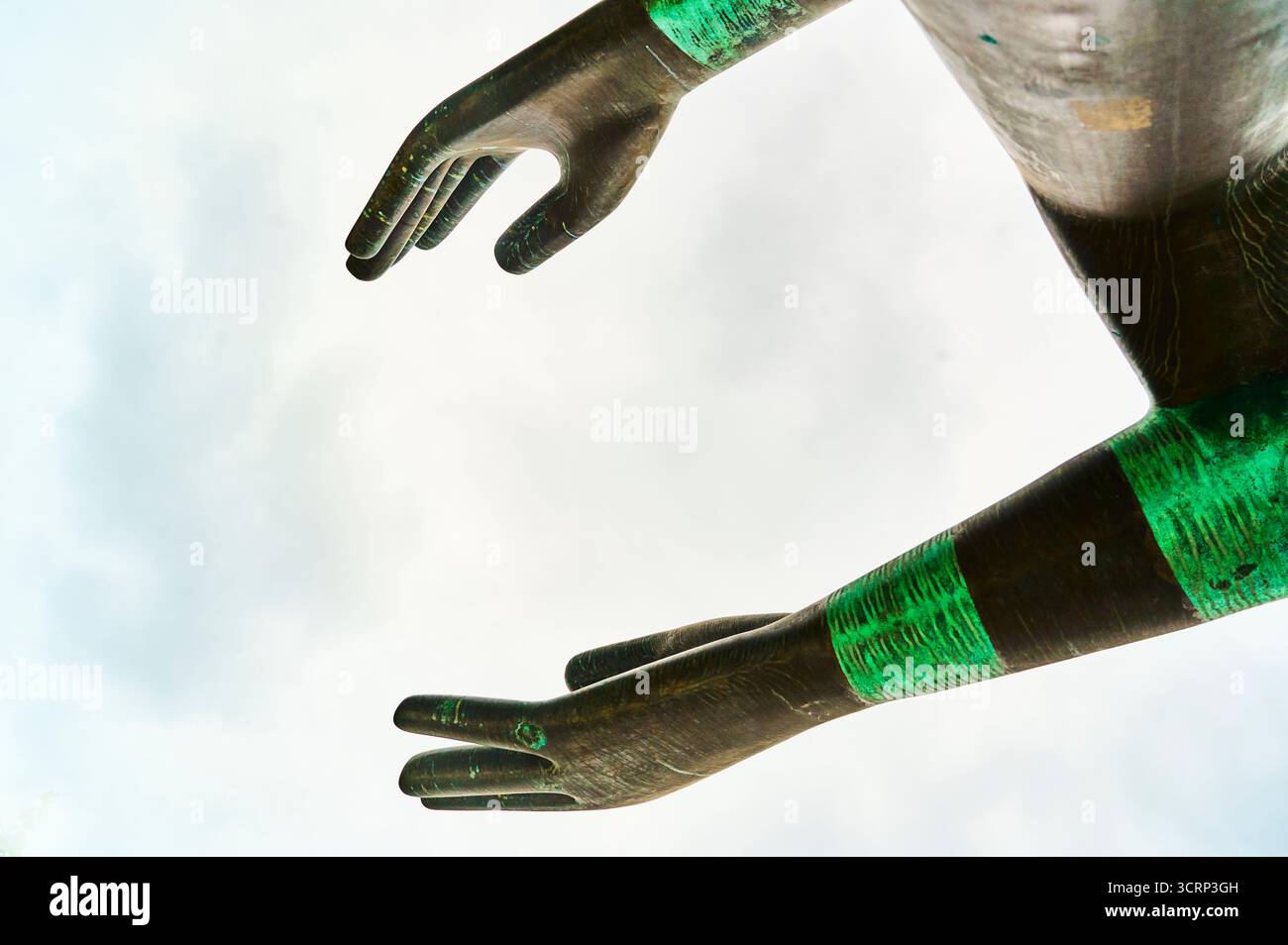 Lo sculpure Both Arms, di Kenneth Armitage CBE e inaugerato da Nelson Mandela nel 2001 Foto Stock