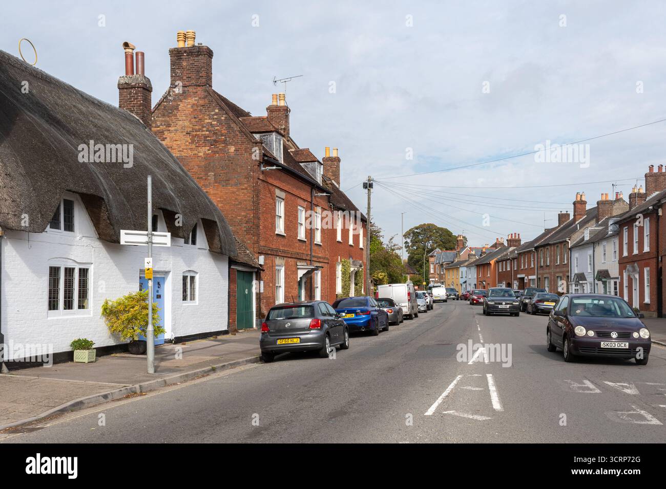 Wimborne Minster, vista sulla strada lungo West Borough nel centro della città, Dorset, Inghilterra, Regno Unito Foto Stock