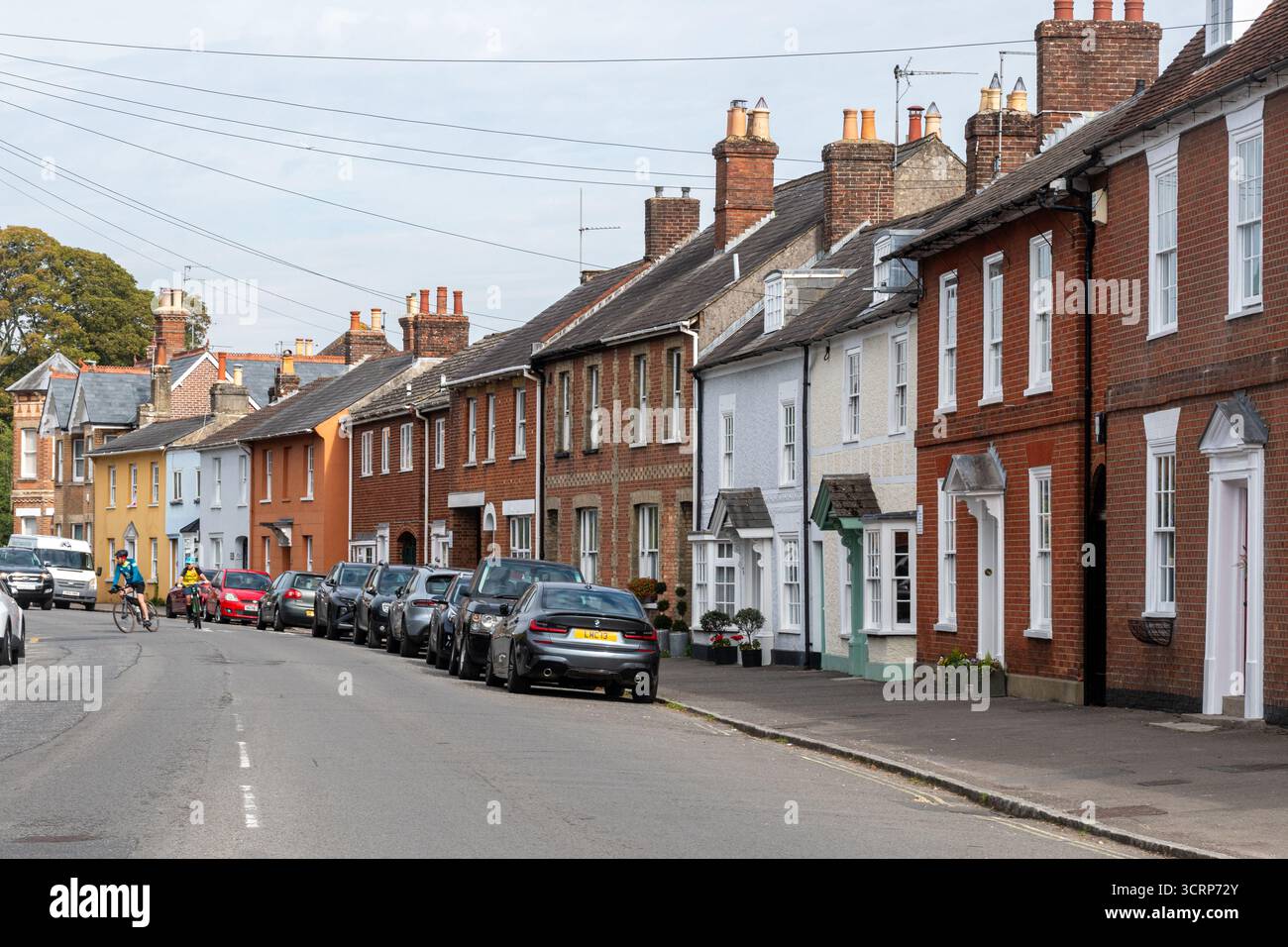 Wimborne Minster, vista sulla strada lungo West Borough nel centro della città, Dorset, Inghilterra, Regno Unito Foto Stock