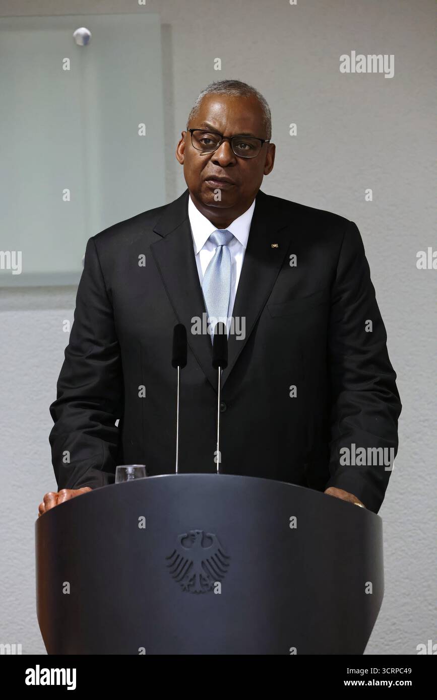 Lloyd James Austin III ex Segretario della difesa degli Stati Uniti 2021-2025 all'Award of the Order of Merit of the Federal Republic of Germany Foto Stock