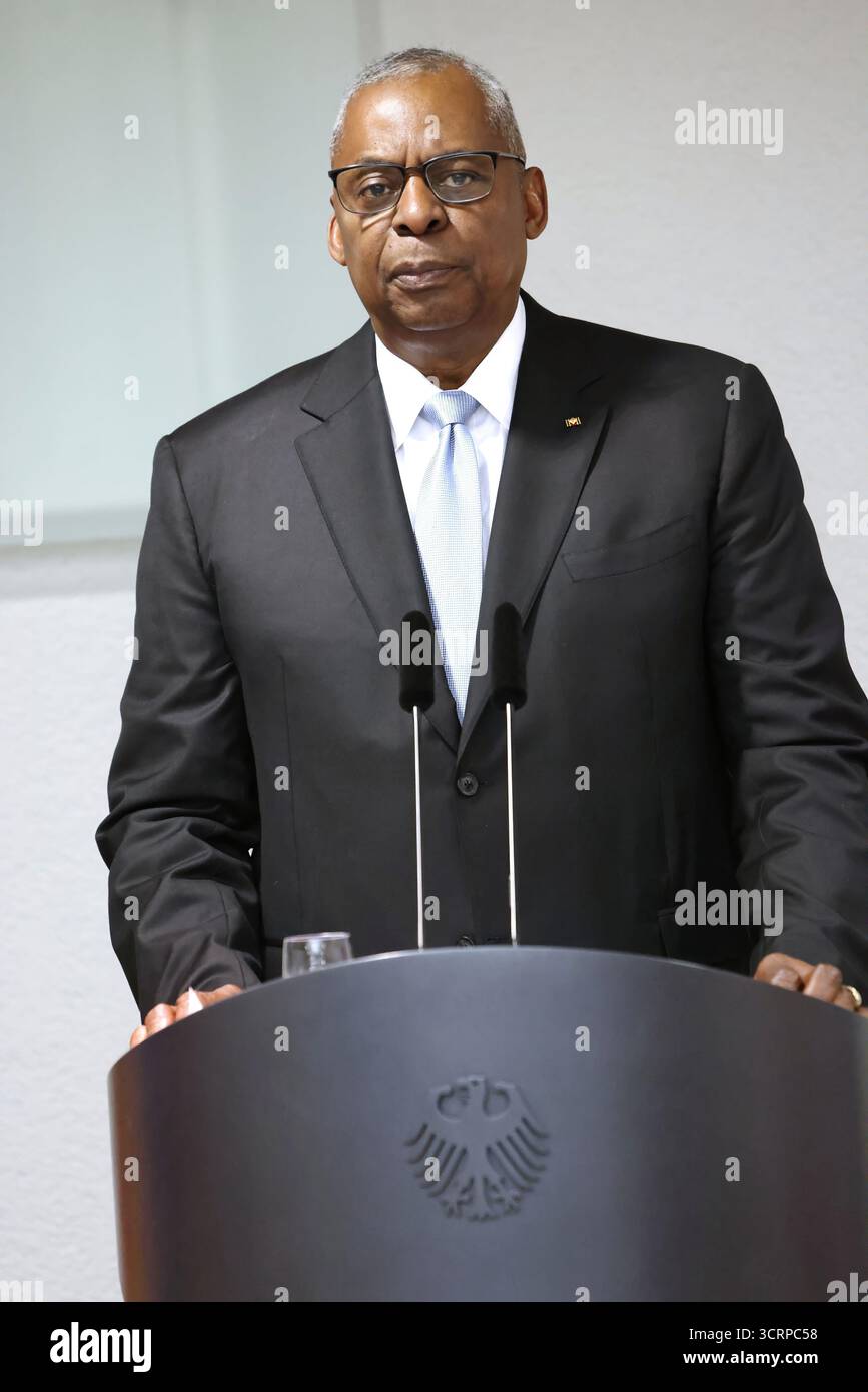 Lloyd James Austin III ex Segretario della difesa degli Stati Uniti 2021-2025 all'Award of the Order of Merit of the Federal Republic of Germany Foto Stock