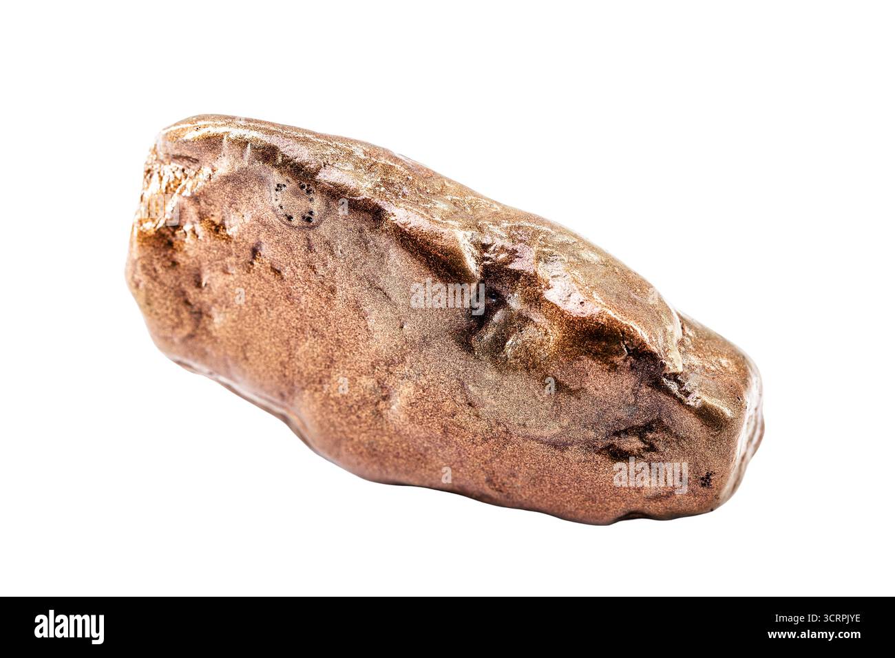 pepite di rame native isolate su sfondo bianco, minerali per l'uso industriale in fili elettrici e utensili domestici Foto Stock