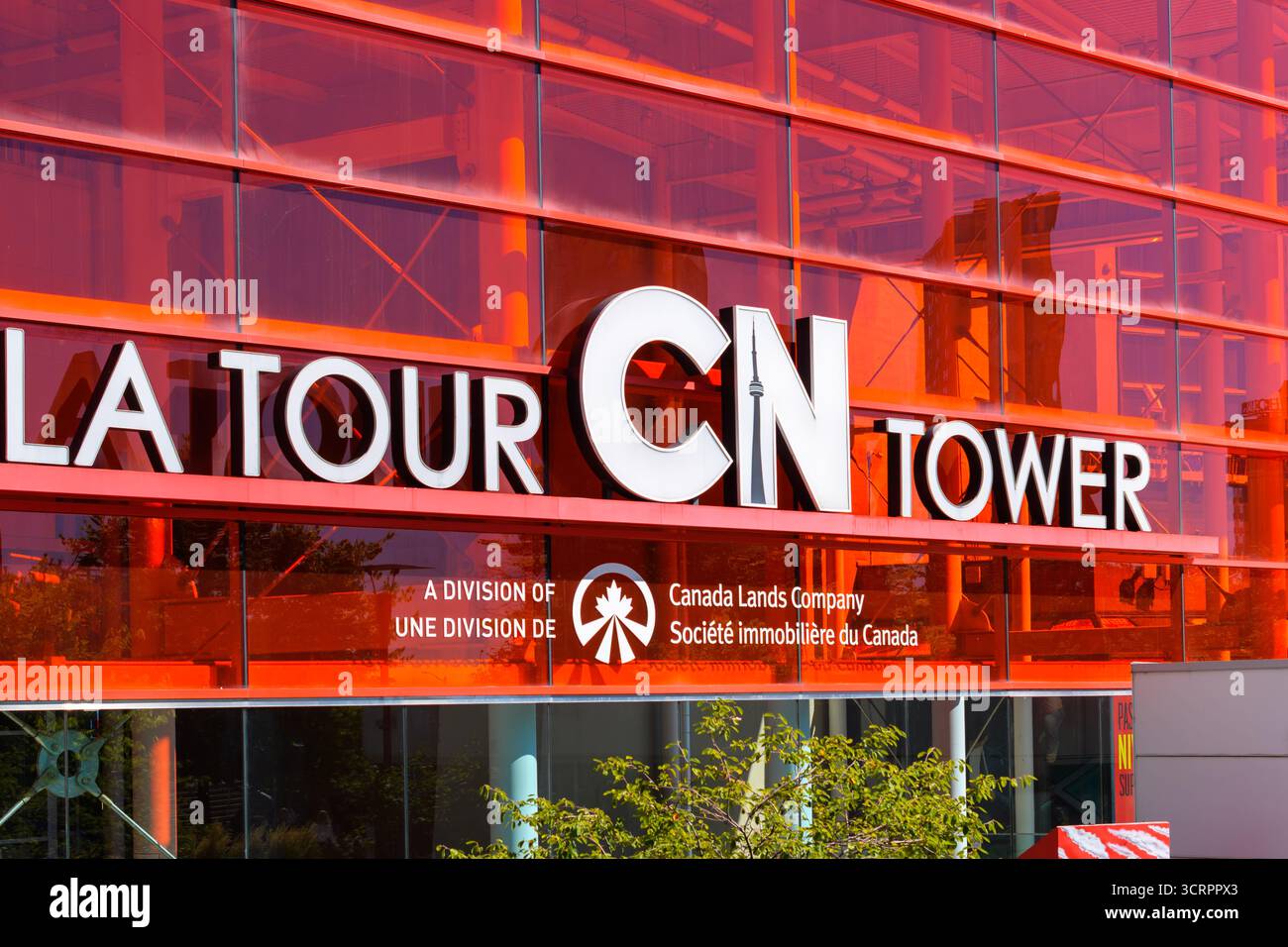 Cartello di ingresso per la CN Tower, un'attrazione principale della città Foto Stock