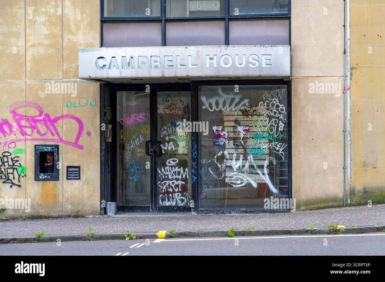 Campbell ospita un edificio di uffici in rovina e vacante in West Campbell Street, Glasgow, Scozia, Regno Unito Foto Stock