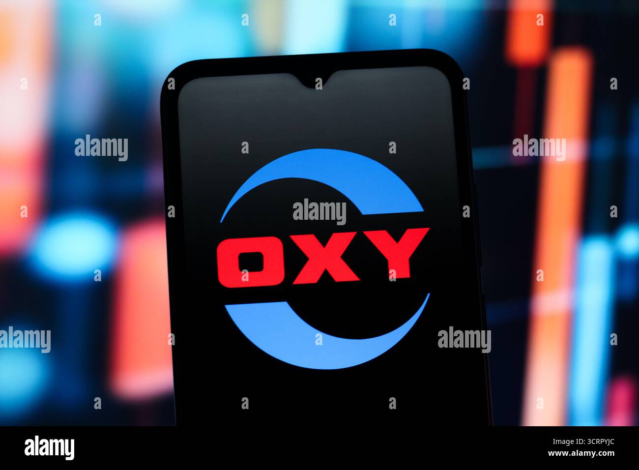 In questa immagine, il logo Oxy Chemical (OxyChem) viene visualizzato sullo schermo di uno smartphone. Foto Stock