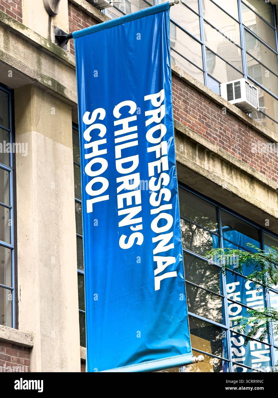 Professional Children's School, una scuola di preparazione per il college, dettagli esterni dell'edificio, 132 West 60th Street, Manhattan, New York City, New York, USA Foto Stock