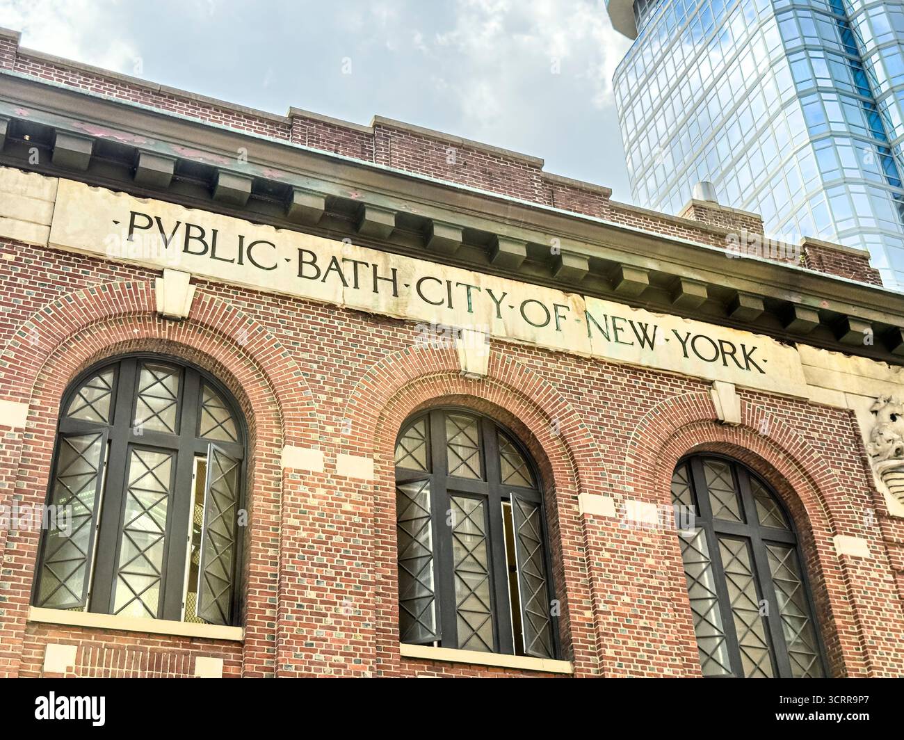 Gertrude Ederle Recreation Center, ex bagno pubblico, edificio esterno con iscrizione Public Bath City di New York, 232 West 60th Street, Foto Stock