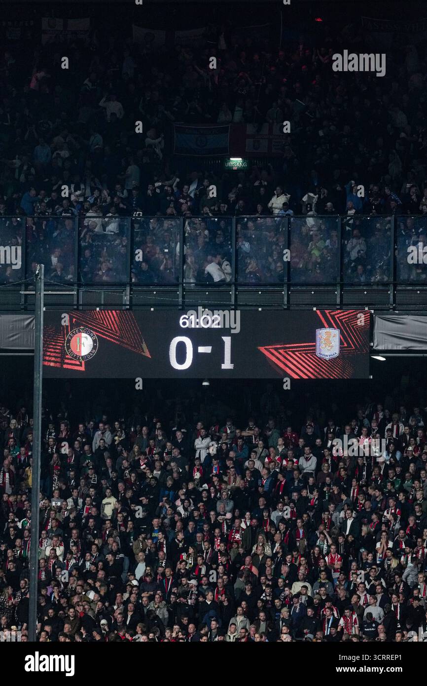 Rotterdam, Paesi Bassi. 2 ottobre 2025. Rotterdam - il punteggio ottenuto durante la seconda partita della UEFA Europa League 2025/2026. La partita è ambientata tra il Feyenoord Rotterdam e l'Aston Villa F.C. allo Stadion Feijenoord De Kuip il 2 ottobre 2025 a Rotterdam, nei Paesi Bassi. Credito: Foto Box to Box/Alamy Live News Foto Stock