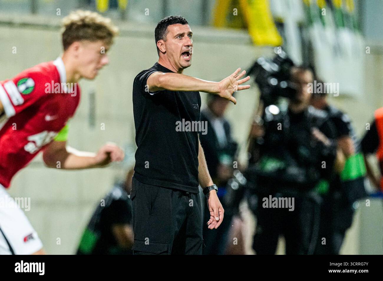 Larnaca, Cipro. 2 ottobre 2025. LARNACA, CIPRO - 2 OTTOBRE: Durante la fase MD1 della UEFA Conference League 2025/26 tra l'AEK Larnaca FC e l'AZ Alkmaar all'AEK Arena il 2 ottobre 2025 a Larnaca, Cipro. (Foto di ed van de Pol/Orange Pictures) credito: Orange Pics BV/Alamy Live News Foto Stock