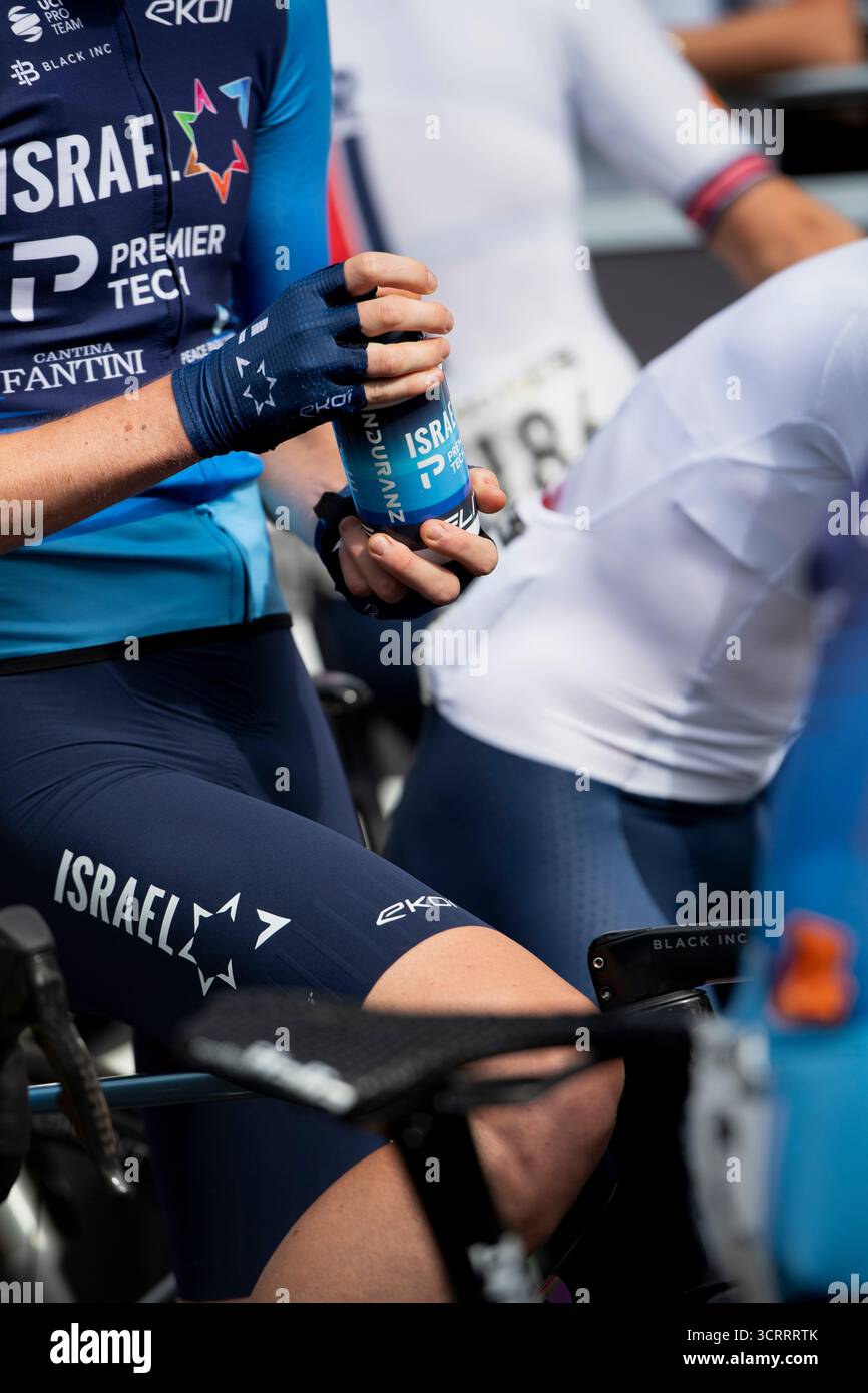 21° Tour of Britain 2025 - fase 5 PONTYPOOL , GALLES - SETTEMBRE 06: Israele Premier Tech squadra ciclistica, tiro di dettaglio all'inizio della tappa 5 Foto Stock