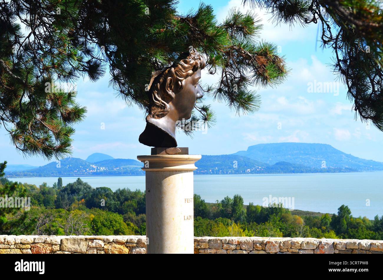 Lady Hamilton Staue con vista sul Lago Balaton e sul Monte Badacsony, Balatongyörök Look Out Hill, Consiglio di viaggio per l'Ungheria Foto Stock
