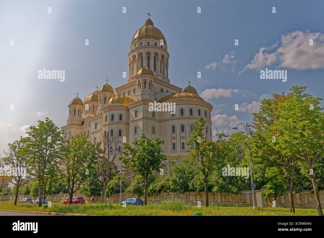 Cattedrale nazionale / Catedrala Mantuirii Neamului a Bucarest vista dalla Calea 13 Septembrie, Romania Foto Stock