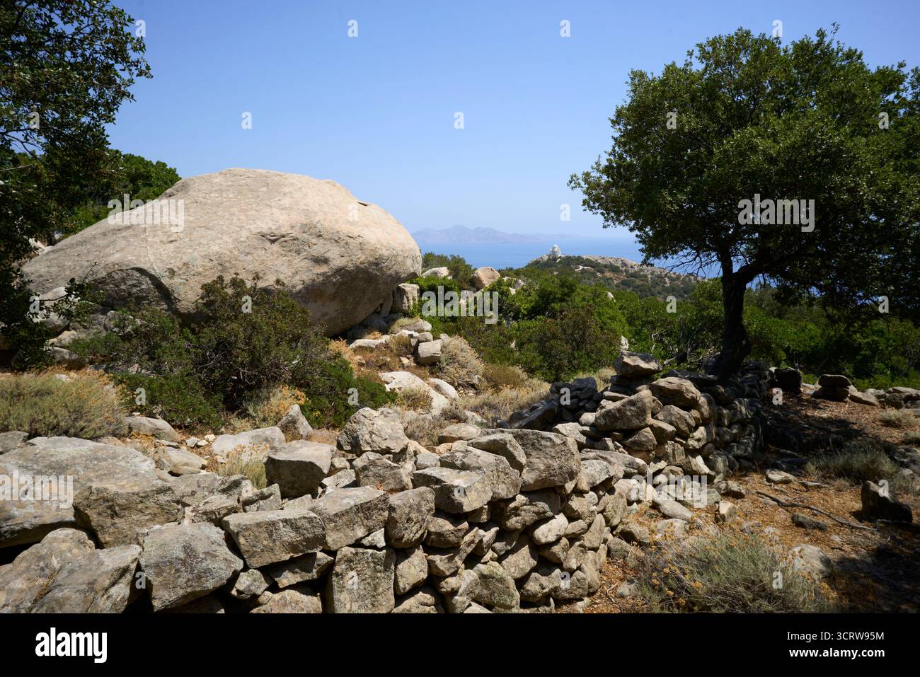 Il paesaggio sopra il villaggio di Glaredo, isola di Ikaria, Grecia. Foto Stock