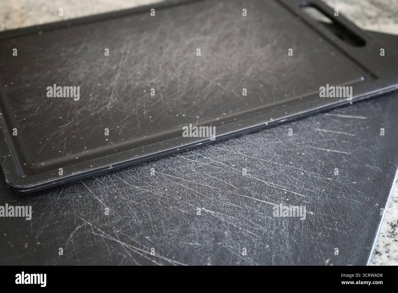 Taglieri in plastica nera con contrassegni a lama Foto Stock