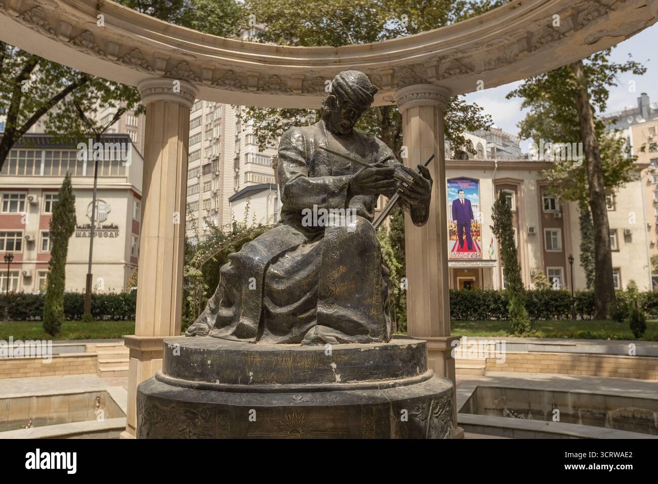 Kamal ud-DIN Behzad, noto anche come monumento Kamal al-din Bihzad, pittore persiano e capo degli atelier reali a Dushanbe, Tagikistan Foto Stock