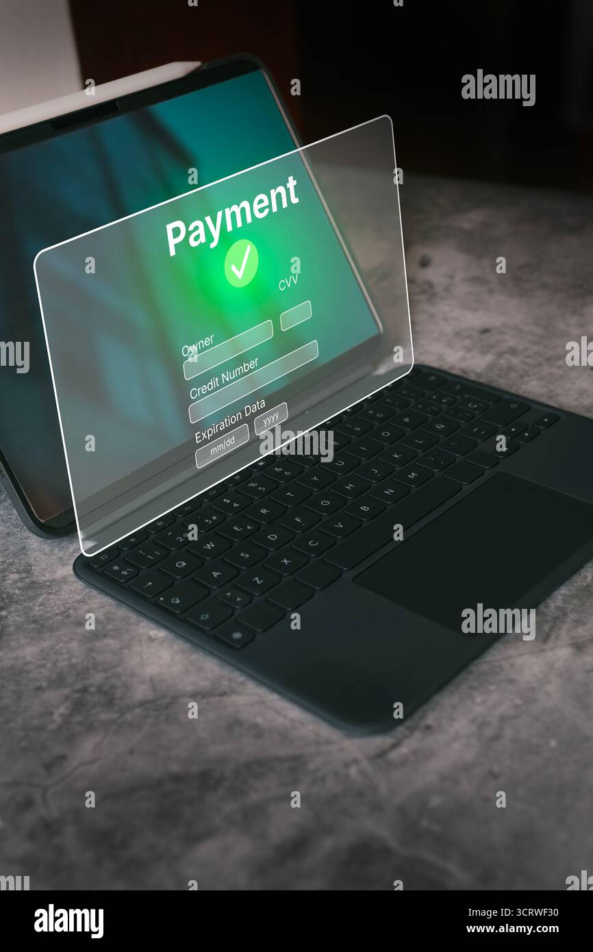 Tablet digitale con interfaccia vr per il pagamento online. Servizi bancari e acquisti online. Tecnologia sicura per le transazioni finanziarie. Pagamento online digitale Foto Stock