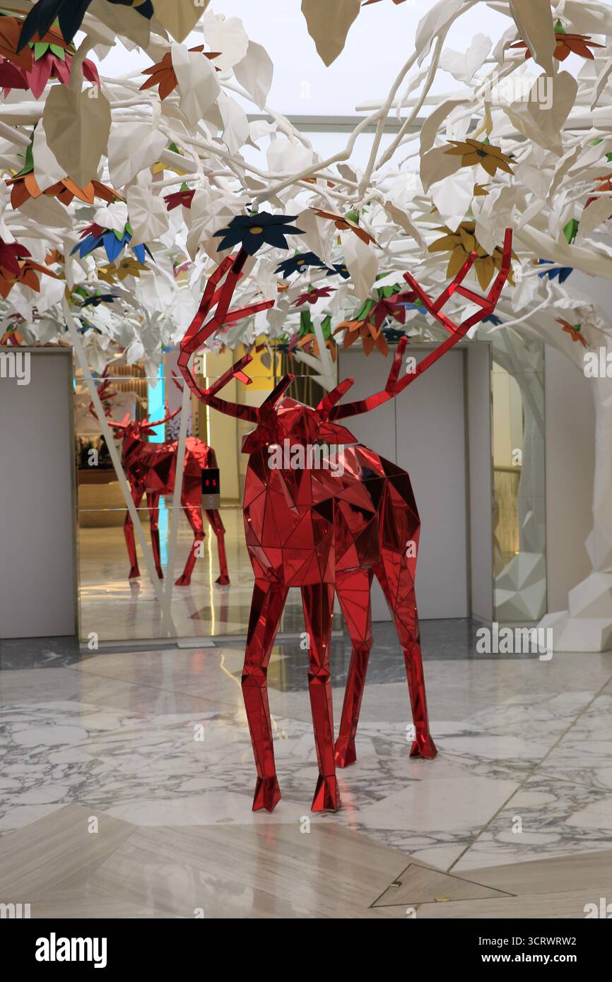 Scultura 3D di cervo rosso durante le festività. Foto Stock