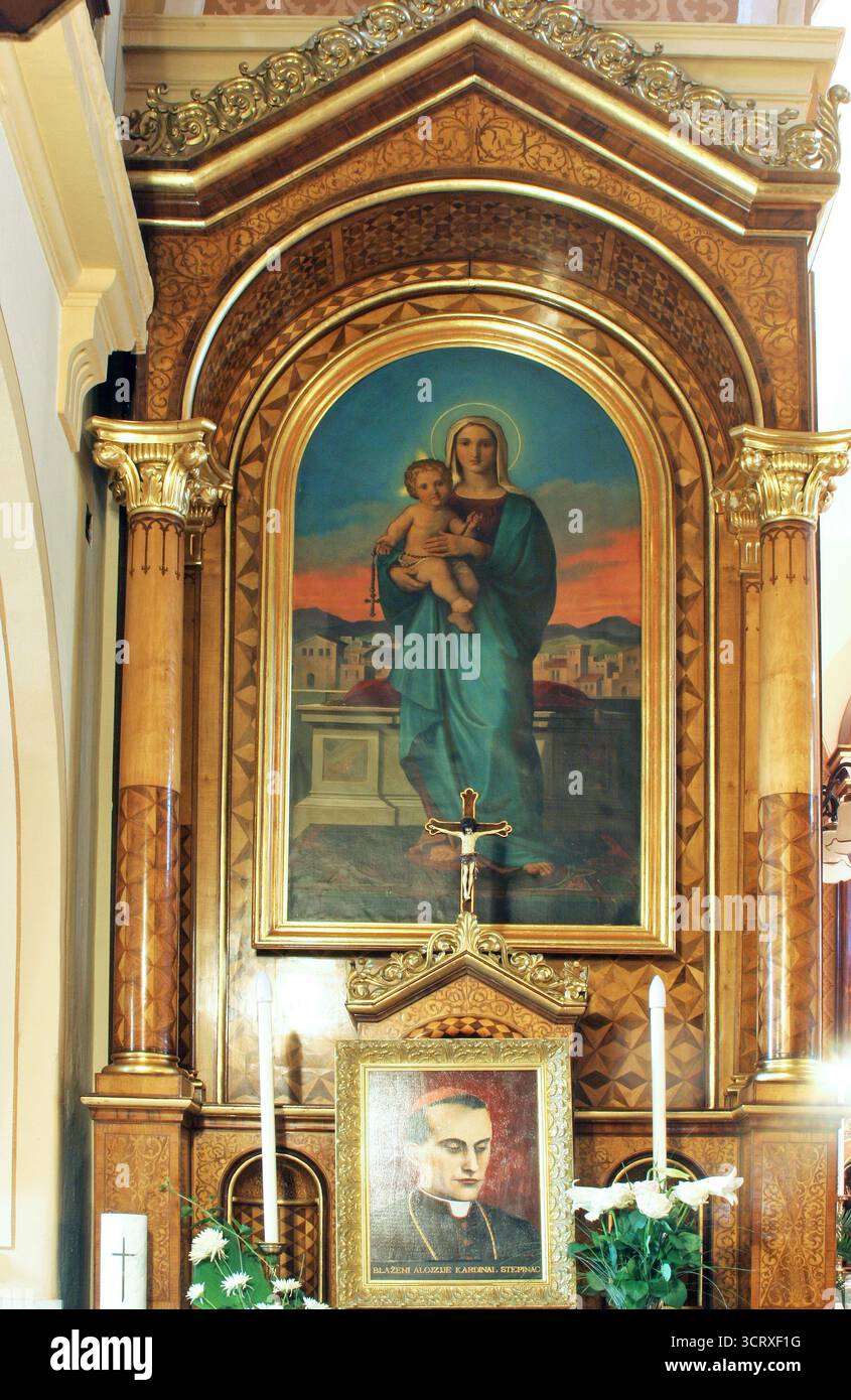 Altare della Regina del Santo Rosario nella Chiesa di San Vincenzo de Paoli a Zagabria, Croazia Foto Stock