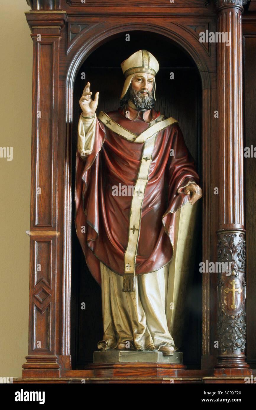 San Metodio, statua sull'altare del cuore di Maria nella Chiesa di San Vincenzo de Paoli a Zagabria, Croazia Foto Stock