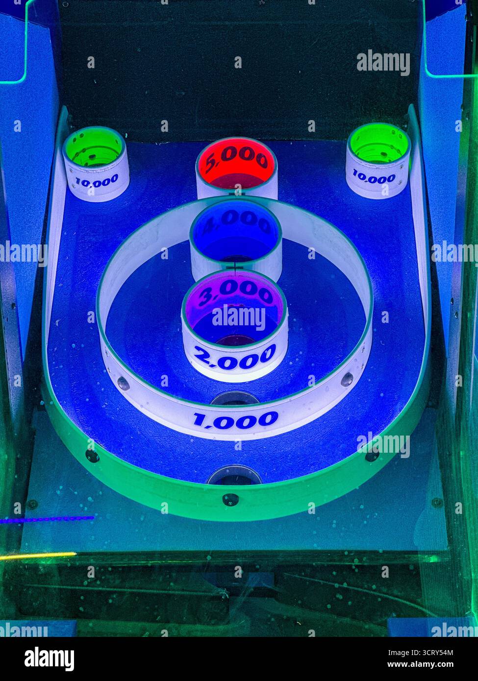 Gioco di Skee Ball Arcade con luci al neon Foto Stock