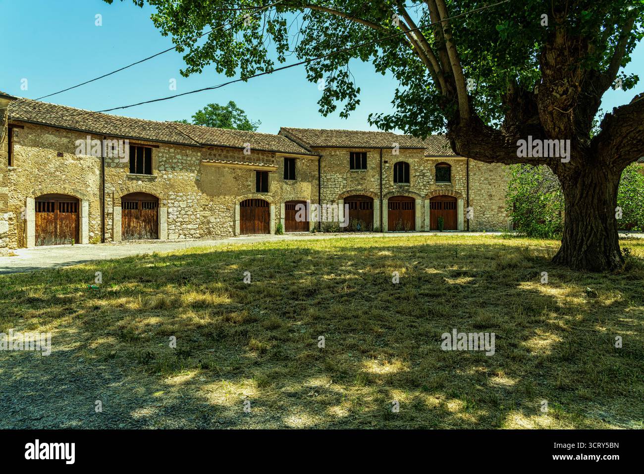 Il Verlasce ospita, un anfiteatro romano nel centro moderno di Venafro; ha subito nel tempo modifiche medievali e seicentesche. Molise Foto Stock