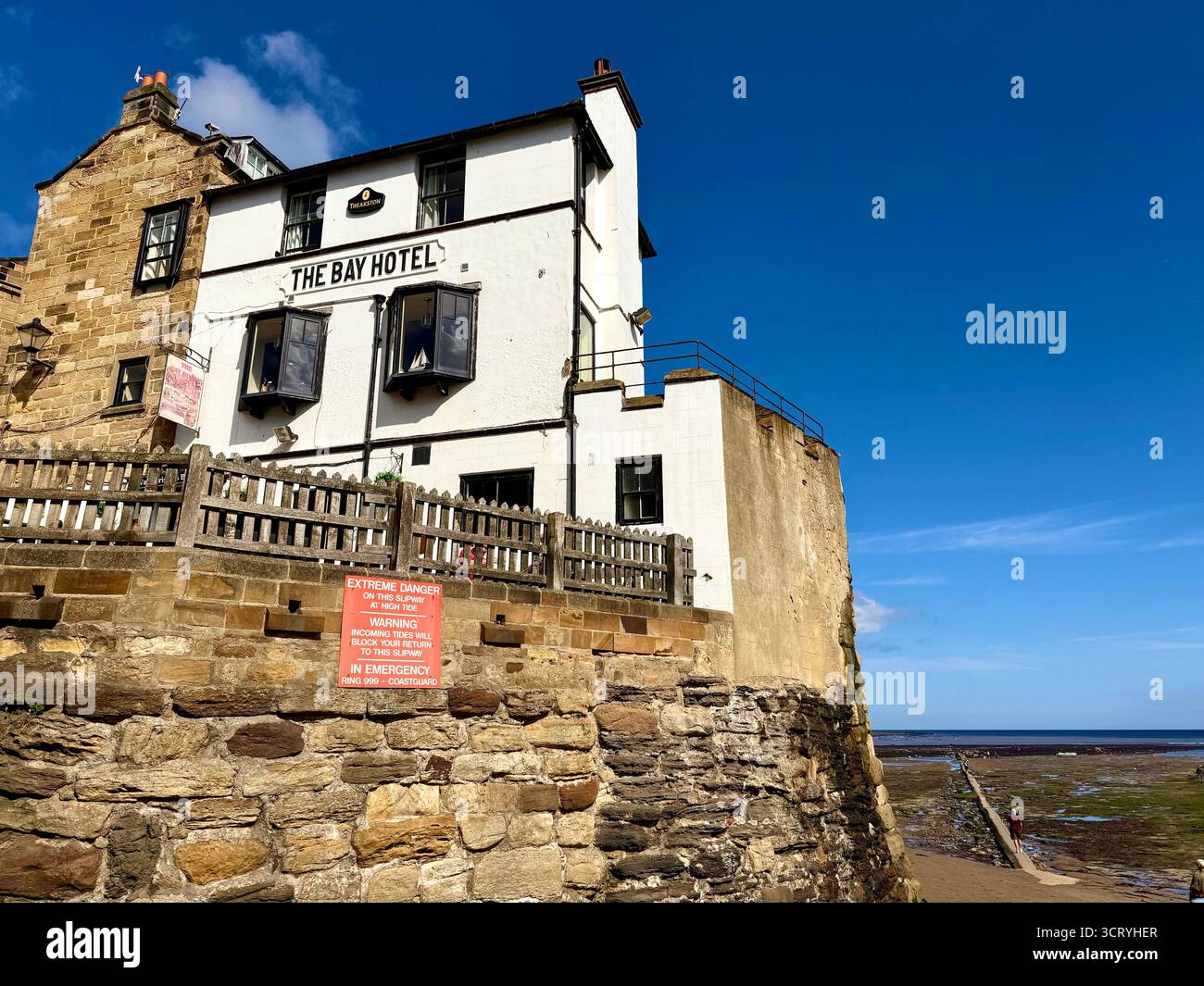 L'Hotel Baia di Robin Hood's Bay, North Yorkshire, Inghilterra, Regno Unito Foto Stock