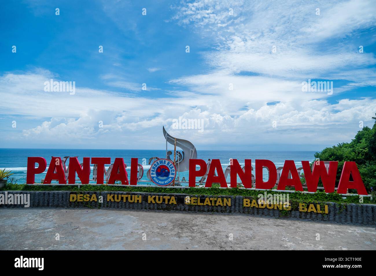Scrivendo della magnifica posizione di Pandawa Beach nella zona di Pandawa Beach, South Kuta, 1 febbraio 2025, Bali, Indonesia Foto Stock