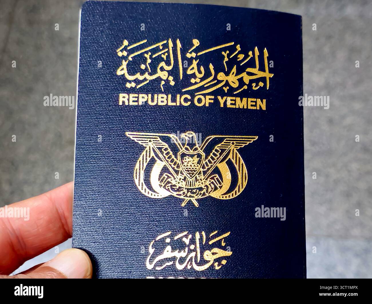Passaporto della Repubblica dello Yemen, passaporto yemenita, documento governativo utilizzato dai cittadini dello Yemen per i viaggi internazionali, rilasciato da Immigration e Natural Foto Stock