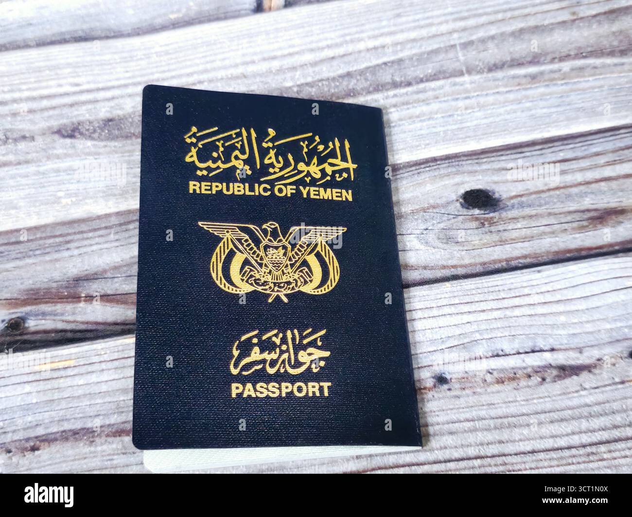 Passaporto della Repubblica dello Yemen, passaporto yemenita, documento governativo utilizzato dai cittadini dello Yemen per i viaggi internazionali, rilasciato da Immigration e Natural Foto Stock