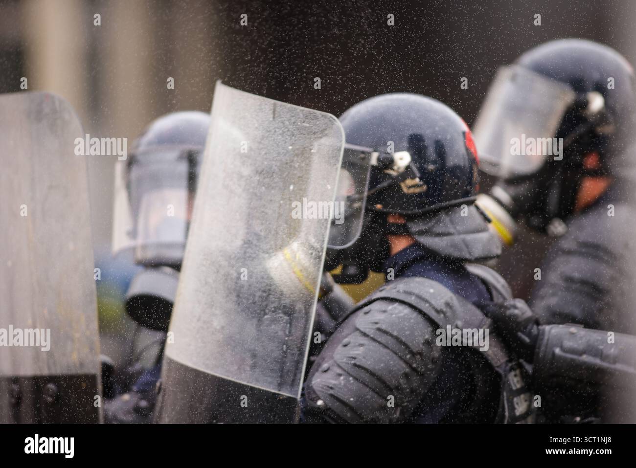 Ochiuri, Romania - 25 settembre 2025: Gendarmeria francese (poliziotti antisommossa) durante un'esercitazione in un'esercitazione internazionale per le forze di sicurezza in Europa. Foto Stock