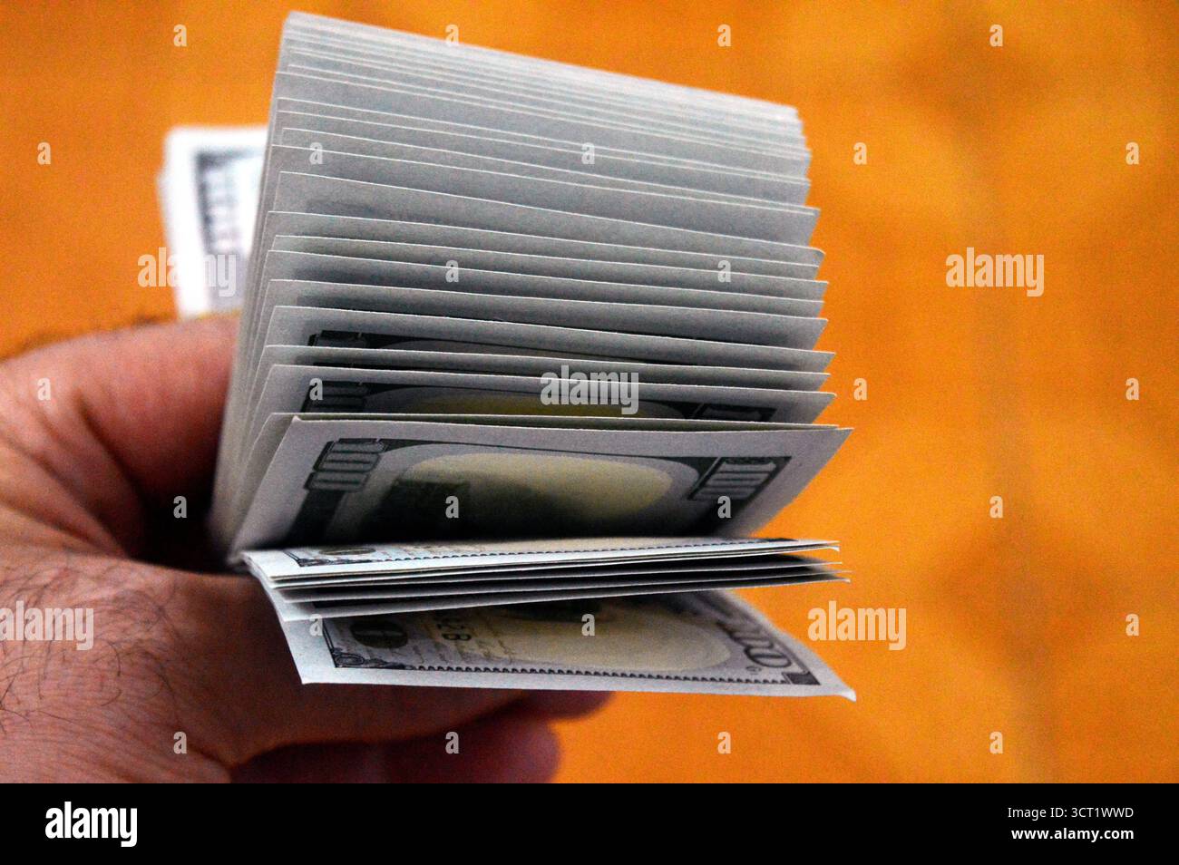 Una pila di banconote da cento dollari, 100 dollari USA, Federal Reserve Notes, stato valutario e concetto di economia degli Stati Uniti d'America, americano Foto Stock